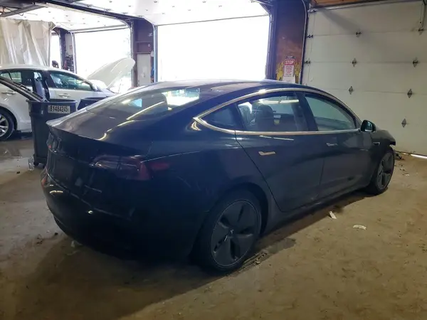 5YJ3E1EB6JF084603 — 2018 Tesla Model 3, фото 3 с аукциона Copart, Передняя часть