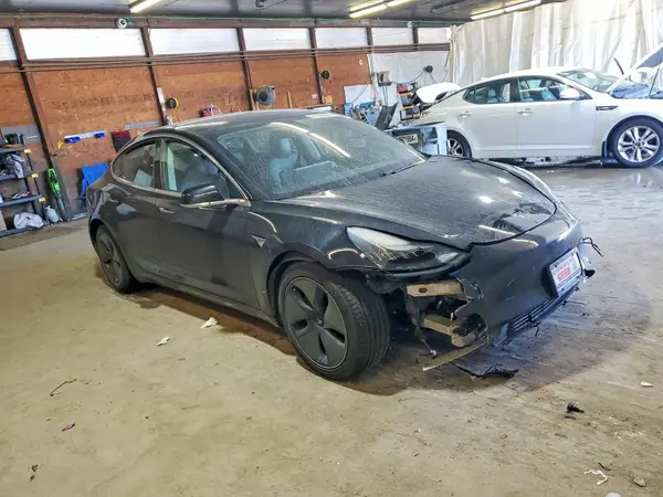 5YJ3E1EB6JF084603 — 2018 Tesla Model 3, фото 4 с аукциона Copart, Передняя часть