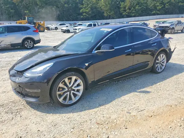 5YJ3E1EA2JF094973 — 2018 Tesla Model 3, Задняя часть (Rear End), фото до ремонта