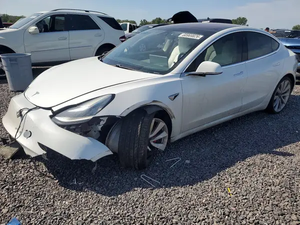 5YJ3E1EB3JF081352 — 2018 Tesla Model 3, Передняя часть (Front End), фото до ремонта