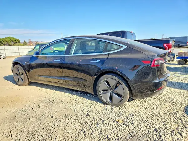 5YJ3E1EA5JF109191 — 2018 Tesla Model 3, фото 2 с аукциона Copart 29.09.2026, Передняя часть
