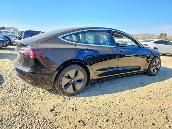 5YJ3E1EA5JF109191 — 2018 Tesla Model 3, фото 3 с аукциона Copart 29.09.2026, Передняя часть