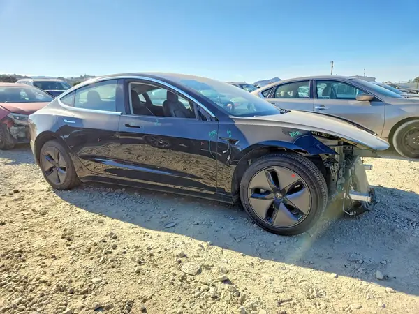 5YJ3E1EA5JF109191 — 2018 Tesla Model 3, фото 4 с аукциона Copart 29.09.2026, Передняя часть