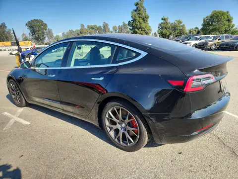 5YJ3E1EB7JF083833 — 2018 Tesla Model 3, фото 2 с аукциона Copart 13.10.2026, Передняя часть