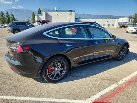 5YJ3E1EB7JF083833 — 2018 Tesla Model 3, фото 3 с аукциона Copart 13.10.2026, Передняя часть