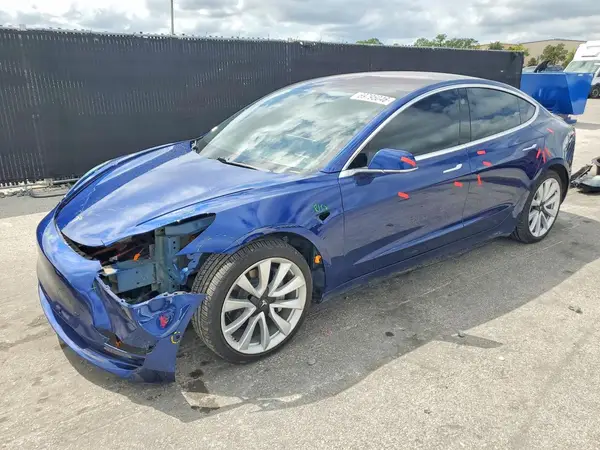 5YJ3E1EB6JF133900 — 2018 Tesla Model 3, Передняя часть (Front End), фото до ремонта