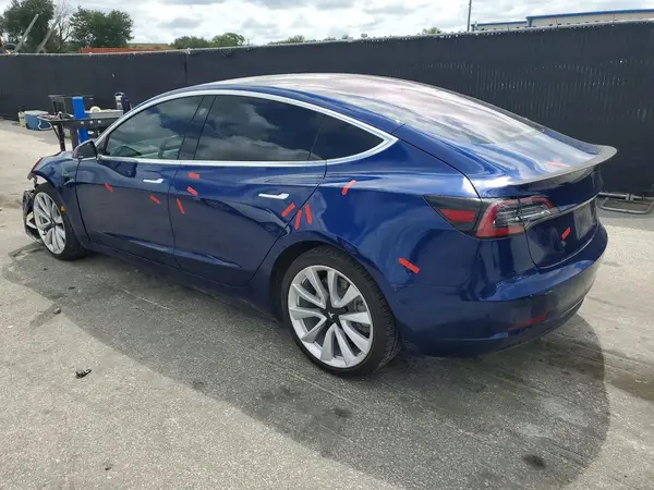 5YJ3E1EB6JF133900 — 2018 Tesla Model 3, фото 2 с аукциона Copart 06.10.2026, Передняя часть