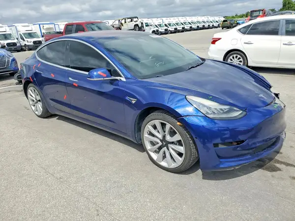 5YJ3E1EB6JF133900 — 2018 Tesla Model 3, фото 4 с аукциона Copart 06.10.2026, Передняя часть