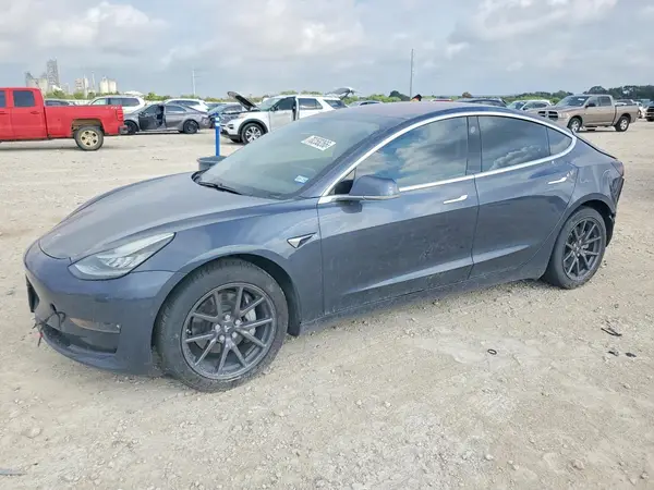 5YJ3E1EA0JF053452 — 2018 Tesla Model 3, Задняя часть (Rear End), фото до ремонта