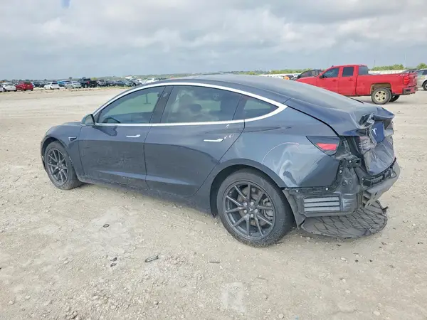 5YJ3E1EA0JF053452 — 2018 Tesla Model 3, фото 2 с аукциона Copart, Задняя часть