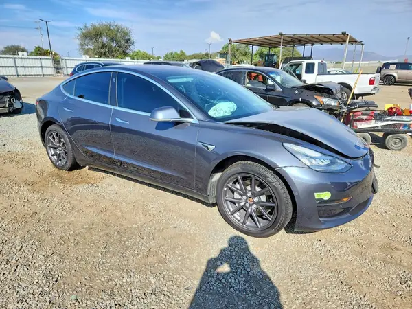 5YJ3E1EB2JF128600 — 2018 Tesla Model 3, фото 4 с аукциона Copart 05.10.2026, Передняя часть