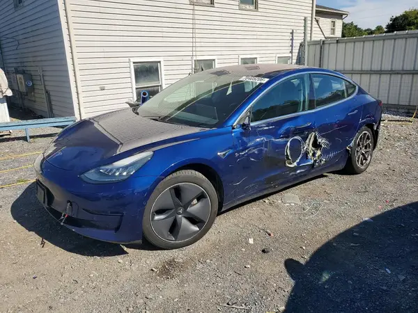 5YJ3E1EA8JF124963 — 2018 Tesla Model 3, Боковая часть (Side), фото до ремонта