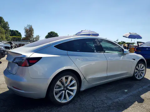 2018 Tesla MODEL 3 VIN 5YJ3E1EAXJF011001 фото 3