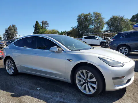2018 Tesla MODEL 3 VIN 5YJ3E1EAXJF011001 фото 4