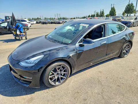 5YJ3E1EA3KF399075 — 2019 Tesla Model 3, Боковая часть (Side), фото до ремонта