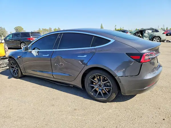 5YJ3E1EA9KF298641 — 2019 Tesla Model 3, фото 2 с аукциона Copart, Передняя часть