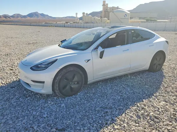 5YJ3E1EA1KF485825 — 2019 Tesla Model 3, Вандализм (Vandalism), фото до ремонта