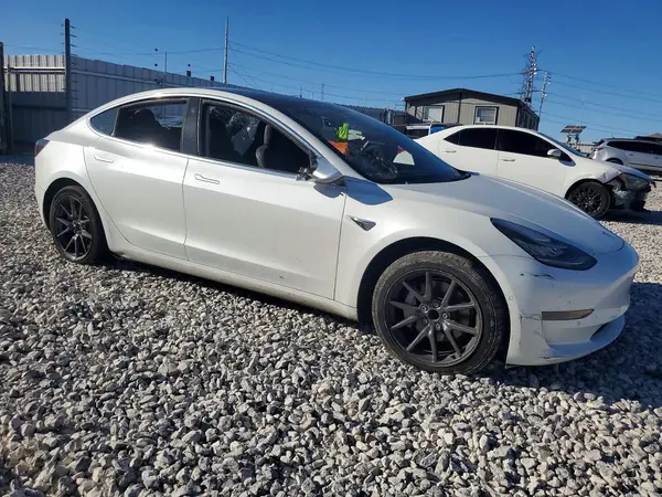 5YJ3E1EA1KF485825 — 2019 Tesla Model 3, фото 4 с аукциона Copart, Вандализм