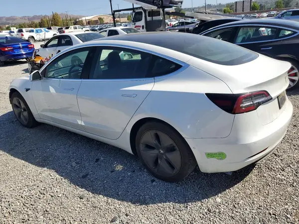 5YJ3E1EA2KF396927 — 2019 Tesla Model 3, фото 2 с аукциона Copart, Передняя часть