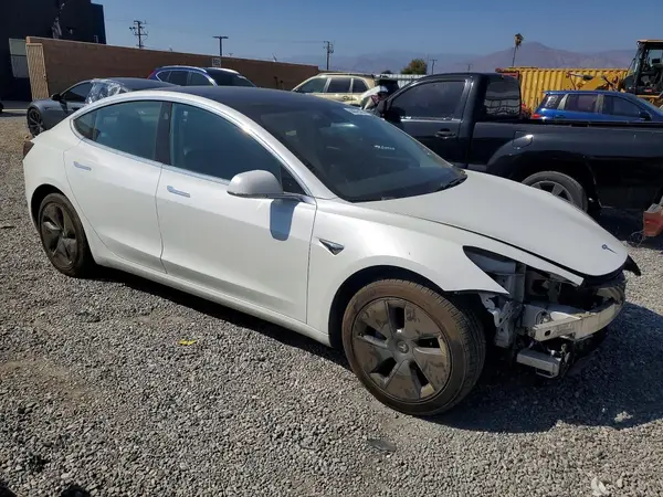 5YJ3E1EA2KF396927 — 2019 Tesla Model 3, фото 4 с аукциона Copart, Передняя часть