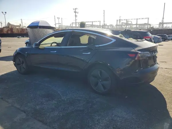 5YJ3E1EA4KF305317 — 2019 Tesla Model 3, фото 2 с аукциона Copart, Вандализм