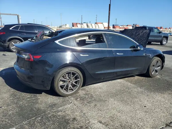 5YJ3E1EA4KF305317 — 2019 Tesla Model 3, фото 3 с аукциона Copart, Вандализм
