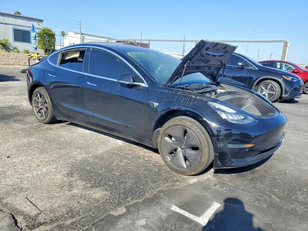 5YJ3E1EA4KF305317 — 2019 Tesla Model 3, фото 4 с аукциона Copart, Вандализм