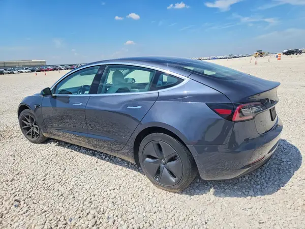 5YJ3E1EA0KF486092 — 2019 Tesla Model 3, фото 2 с аукциона Copart, Ходовая часть