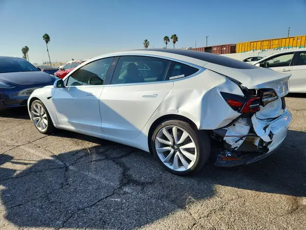 5YJ3E1EB2KF512572 — 2019 Tesla Model 3, фото 2 с аукциона Copart, Задняя часть