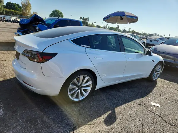 5YJ3E1EB2KF512572 — 2019 Tesla Model 3, фото 3 с аукциона Copart, Задняя часть