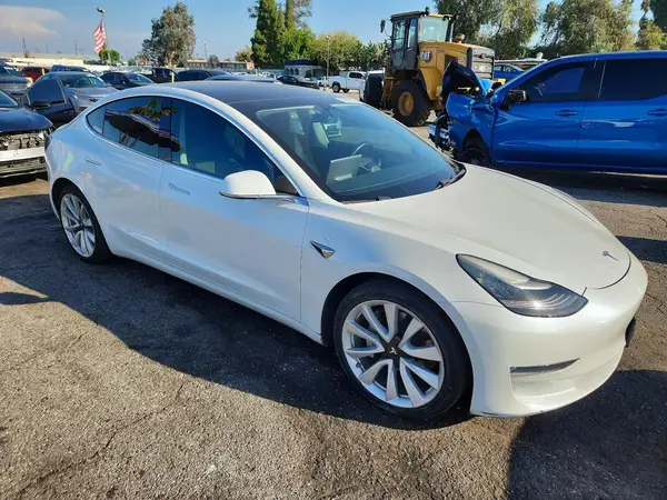 5YJ3E1EB2KF512572 — 2019 Tesla Model 3, фото 4 с аукциона Copart, Задняя часть