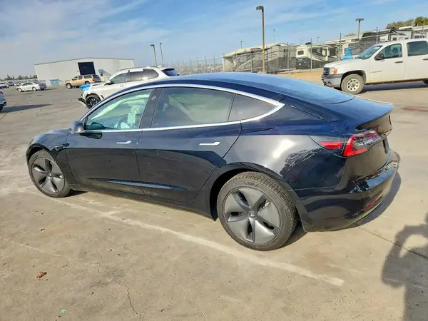 5YJ3E1EA7KF398964 — 2019 Tesla Model 3, фото 2 с аукциона Copart, Передняя часть