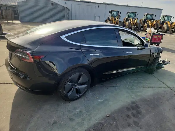 5YJ3E1EA7KF398964 — 2019 Tesla Model 3, фото 3 с аукциона Copart, Передняя часть