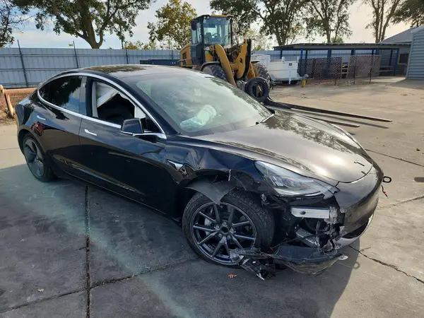 5YJ3E1EA7KF398964 — 2019 Tesla Model 3, фото 4 с аукциона Copart, Передняя часть
