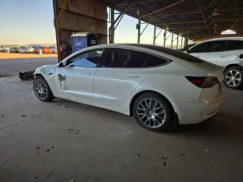 2019 Tesla Model 3 VIN 5YJ3E1EAXKF486469 фото 2