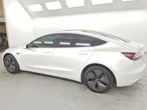 5YJ3E1EA3KF328328 — 2019 Tesla Model 3, фото 2 с аукциона Copart 06.10.2026, Естественный износ