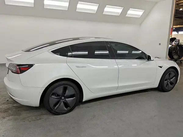 5YJ3E1EA3KF328328 — 2019 Tesla Model 3, фото 3 с аукциона Copart 06.10.2026, Естественный износ