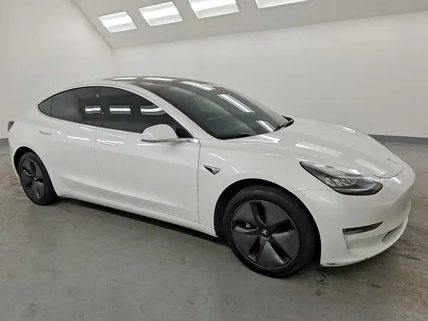 5YJ3E1EA3KF328328 — 2019 Tesla Model 3, фото 4 с аукциона Copart 06.10.2026, Естественный износ