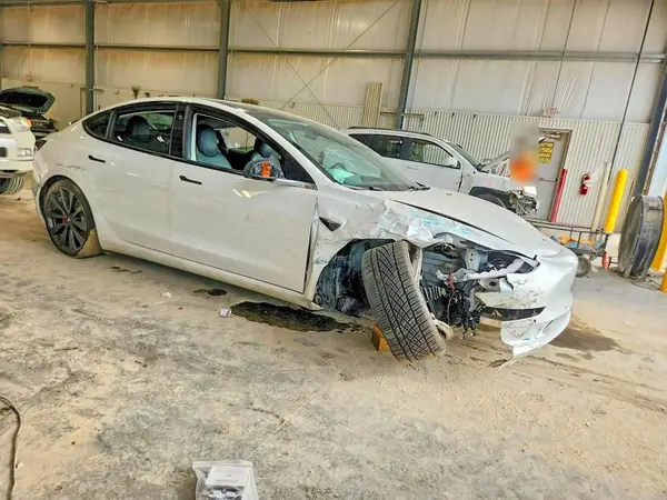 5YJ3E1EC0LF714367 — 2020 Tesla Model 3, фото 4 с аукциона Copart, Передняя часть