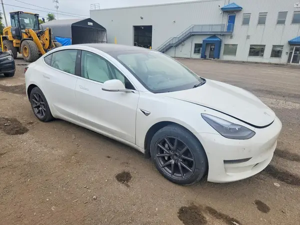 5YJ3E1EA9LF722076 — 2020 Tesla Model 3, фото 4 с аукциона Copart 06.10.2026, Боковая часть
