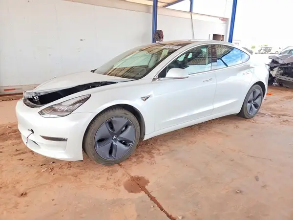 5YJ3E1EB5LF628141 — 2020 Tesla Model 3, Передняя часть (Front End), фото до ремонта