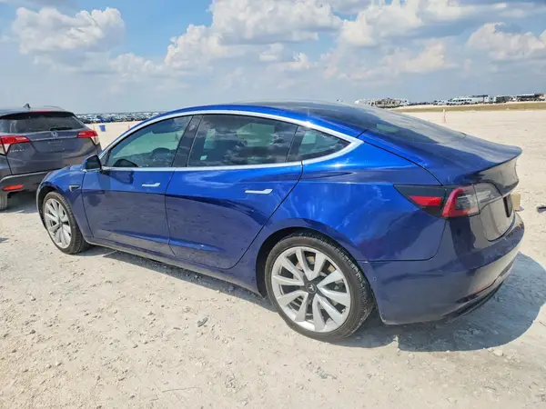 5YJ3E1EA7LF599233 — 2020 Tesla Model 3, фото 2 с аукциона Copart, Передняя часть