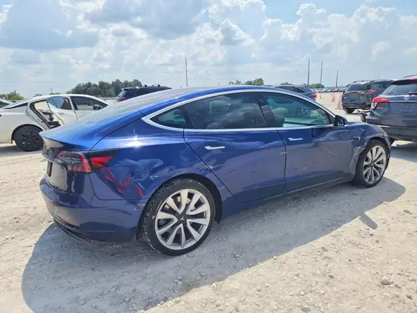 5YJ3E1EA7LF599233 — 2020 Tesla Model 3, фото 3 с аукциона Copart, Передняя часть