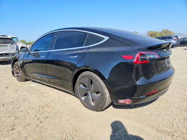 5YJ3E1EBXLF806643 — 2020 Tesla Model 3, фото 2 с аукциона Copart 29.09.2026, Передняя часть