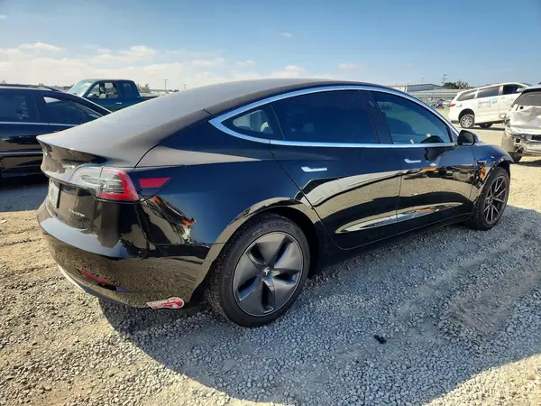 5YJ3E1EBXLF806643 — 2020 Tesla Model 3, фото 3 с аукциона Copart 29.09.2026, Передняя часть