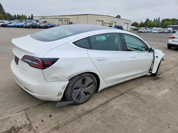 5YJ3E1EB3LF636917 — 2020 Tesla Model 3, фото 3 с аукциона Copart, Передняя часть