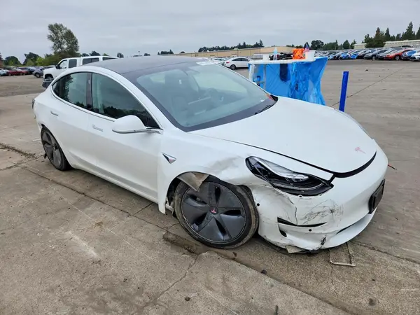 5YJ3E1EB3LF636917 — 2020 Tesla Model 3, фото 4 с аукциона Copart, Передняя часть