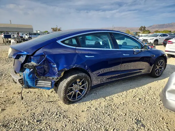 5YJ3E1EA2LF631179 — 2020 Tesla Model 3, фото 3 с аукциона Copart, Задняя часть