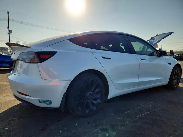 5YJ3E1EA6MF873202 — 2021 Tesla Model 3, фото 3 с аукциона Copart, Передняя часть