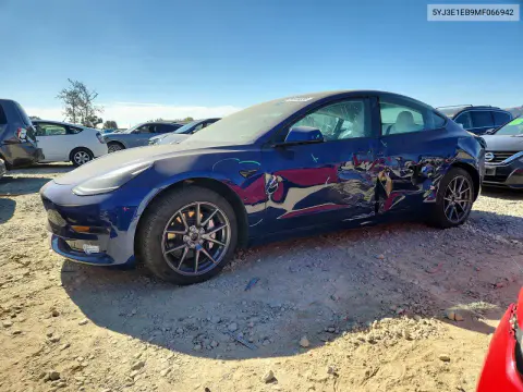 5YJ3E1EB9MF066942 — 2021 Tesla Model 3, Сторона, фото до ремонта